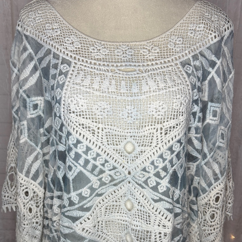 Elegant Lace Poncho in Cream and Blue - Picture 3 of 5